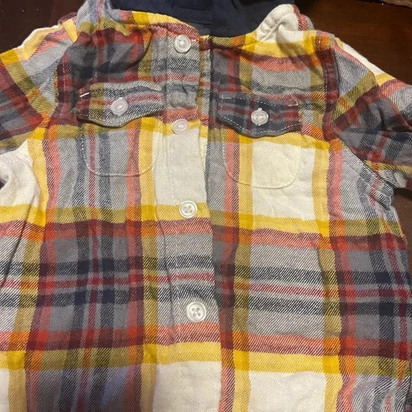 3/$12 long sleeve hooded shirt gently used. Bundle  3 or more $7. 00🎉 - Picture 7 of 7